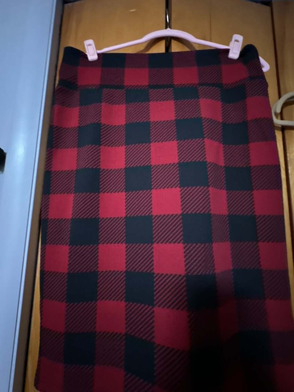 LuLaRoe Pencil Skirt Size XL Red Black Buffalo Plaid Midi - Picture 2 of 3